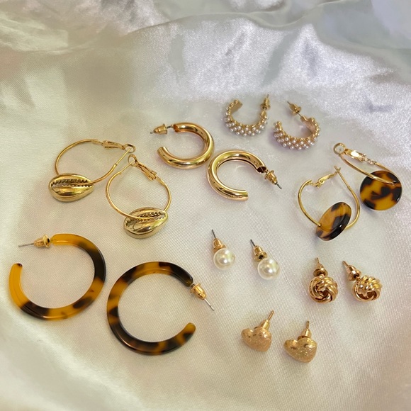 Trendy Earrings - Picture 3 of 3